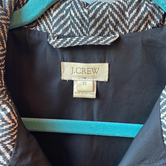 J. Crew Women’s quilted puff vest, size XS, black/off-white herringbone print - Picture 2 of 4